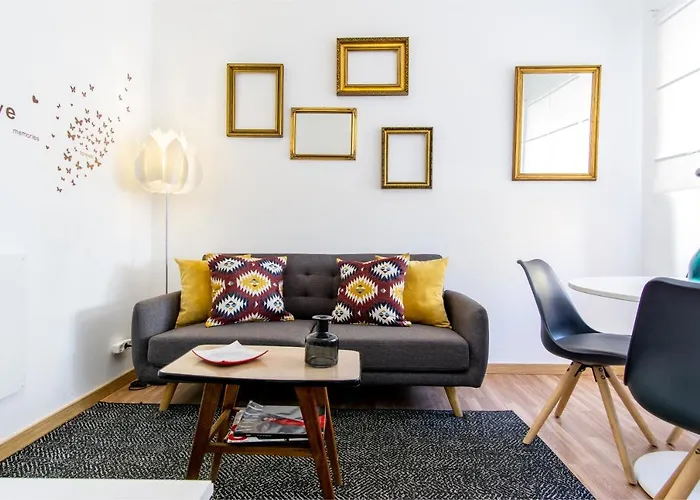 Sunny Apartment In A Typical Lisbon Neighborhood